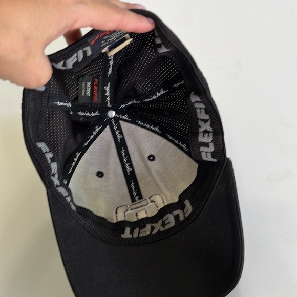 Travis Mathew flex fit s-m hat - Picture 3 of 6